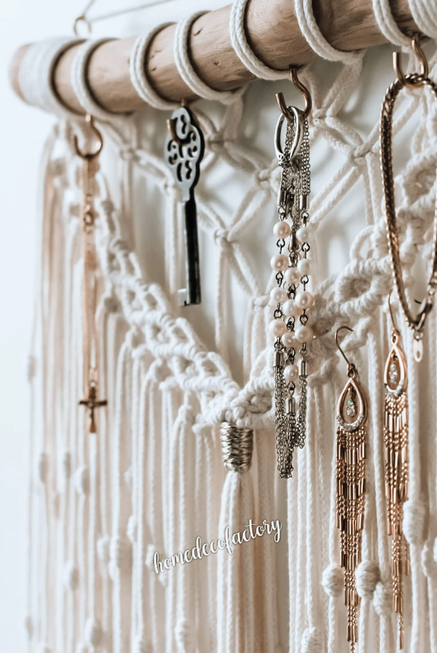 WallNest – Handmade Wooden Key Stand