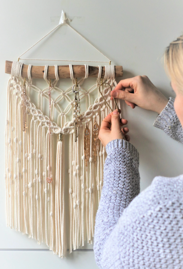 WallNest – Handmade Wooden Key Stand